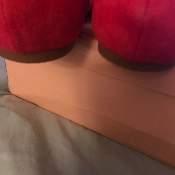 New Adorable Red suede flats - Picture 5 of 7